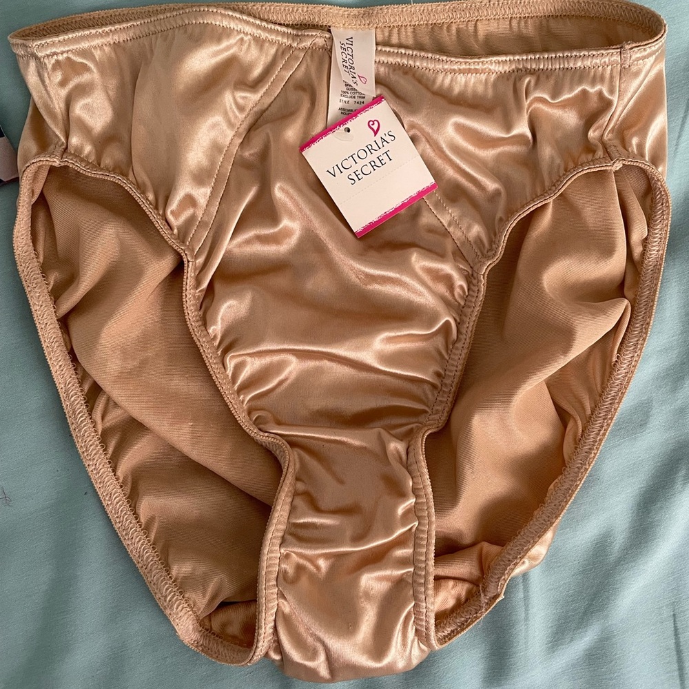 NWT Victoria’s Secret Second Skin Panty